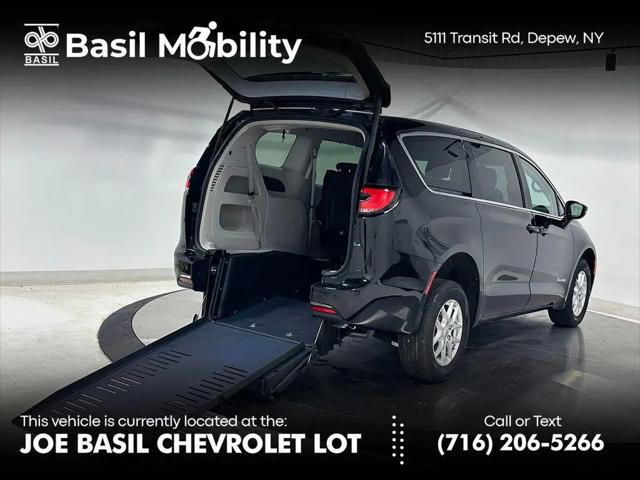 2024 Chrysler Pacifica Touring L for sale in Depew, NY