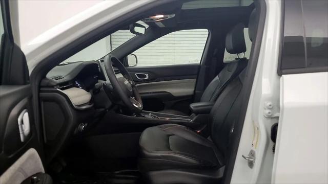 2023 Jeep Compass Latitude Lux FWD
