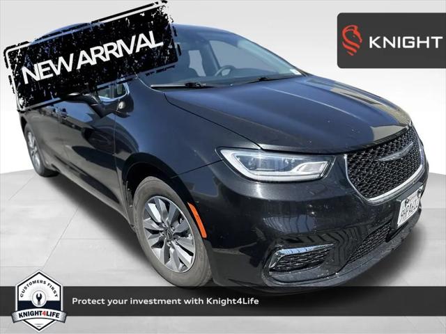2023 Chrysler Pacifica Hybrid Touring L for sale in Elk Grove, CA