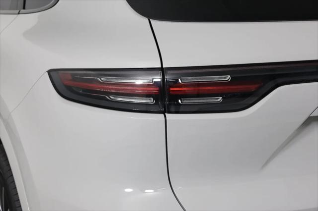 2023 Porsche Cayenne Platinum Edition