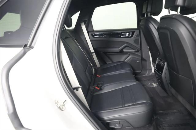 2023 Porsche Cayenne Platinum Edition