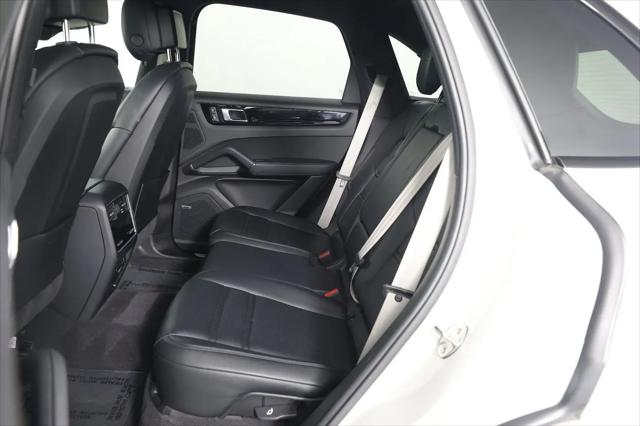 2023 Porsche Cayenne Platinum Edition