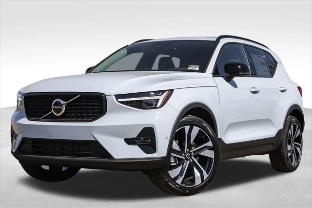 2026 Volvo XC40 Plus, B5 AWD Gas (mild hybrid), Dark for sale in Fresno, CA