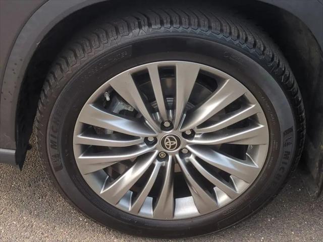 2020 Toyota Highlander Hybrid Platinum