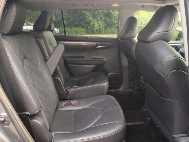 2020 Toyota Highlander Hybrid Platinum