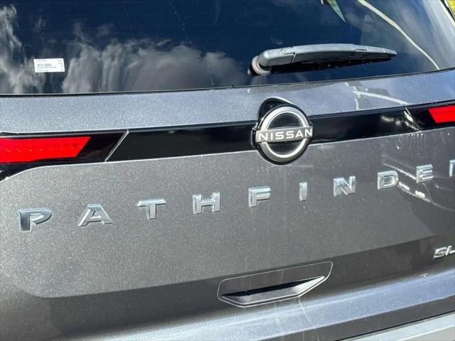 2024 Nissan Pathfinder SL FWD