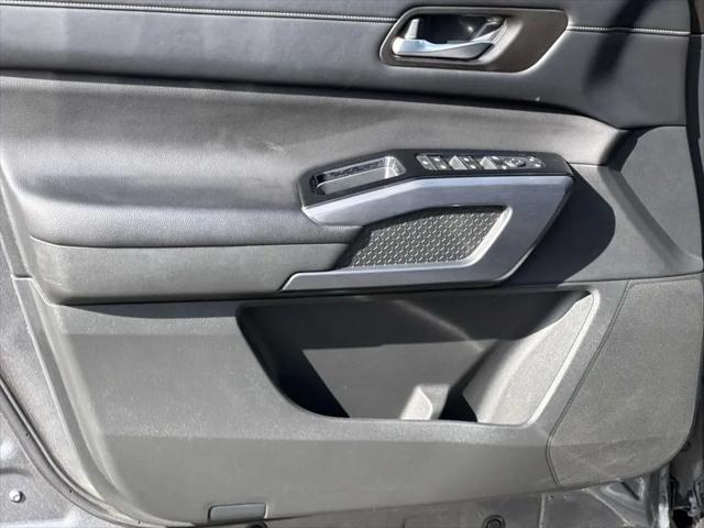 2024 Nissan Pathfinder SL FWD