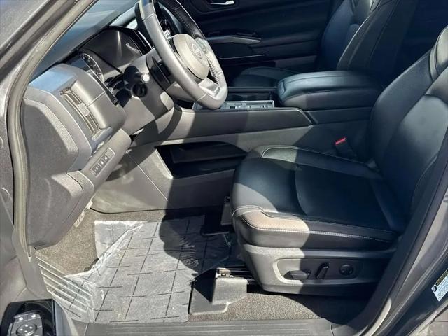 2024 Nissan Pathfinder SL FWD
