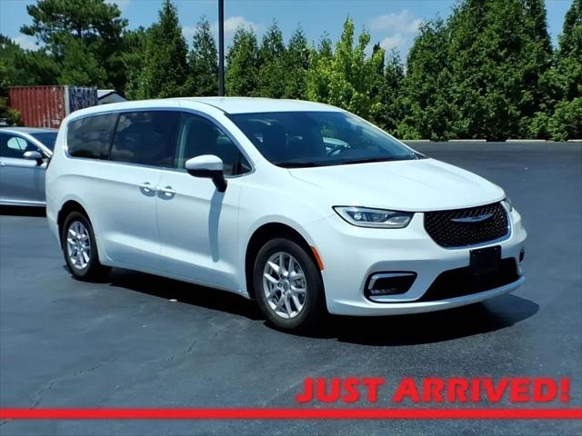 2023 Chrysler Pacifica Touring L for sale in Kinston, NC