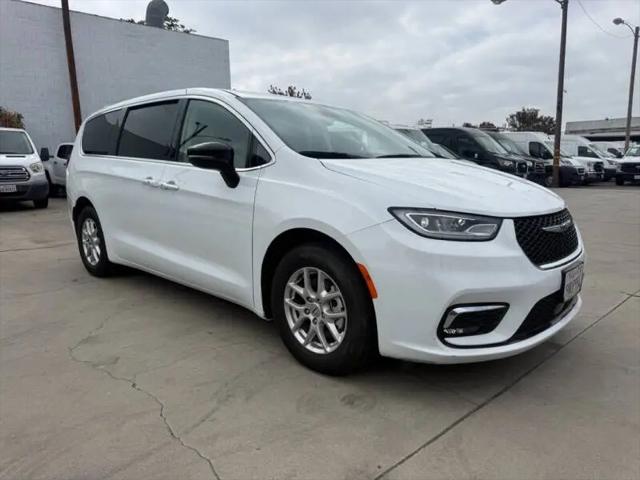 2024 Chrysler Pacifica Touring L for sale in Bellflower, CA