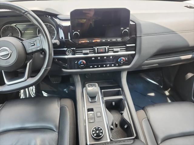 2023 Nissan Pathfinder SL 4WD