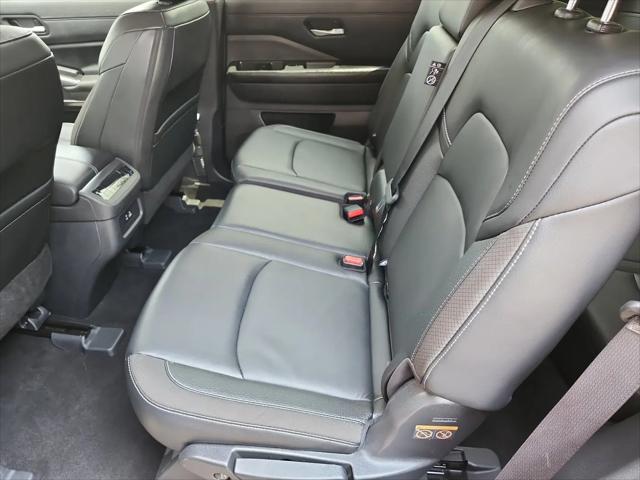 2023 Nissan Pathfinder SL 4WD