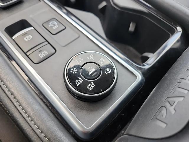 2023 Nissan Pathfinder SL 4WD
