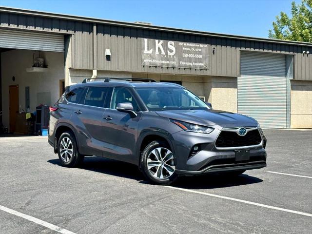 2021 Toyota Highlander Hybrid XLE for sale in Fresno, CA