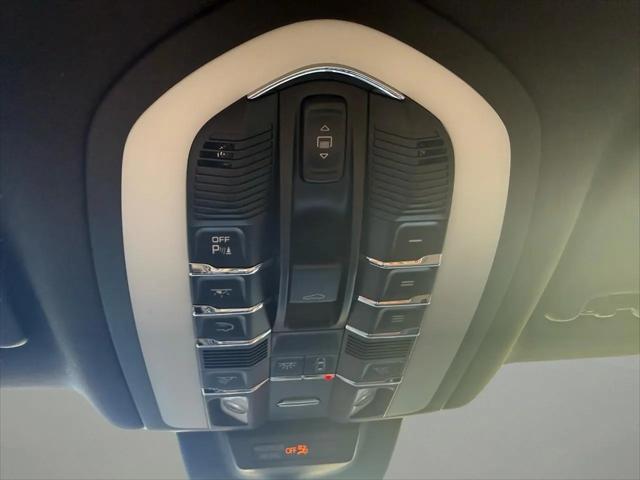 2020 Porsche Macan Macan