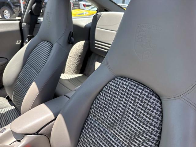 2004 Porsche 911 Carrera