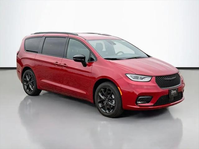 2026 Chrysler Pacifica Select AWD for sale in Rochester, MN