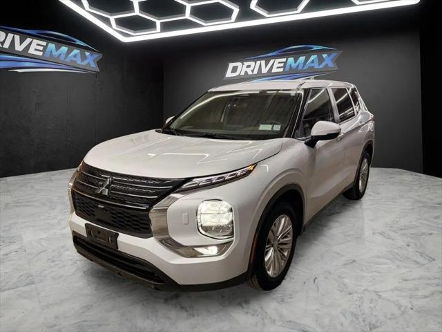 2022 Mitsubishi Outlander ES S-AWC for sale in Woodbury, NY