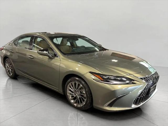 2025 Lexus ES 300h Luxury for sale in Middleton, WI