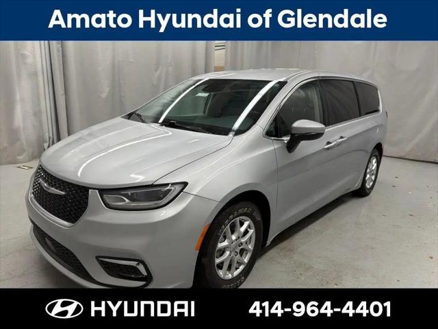 2023 Chrysler Pacifica Touring L for sale in Glendale, WI