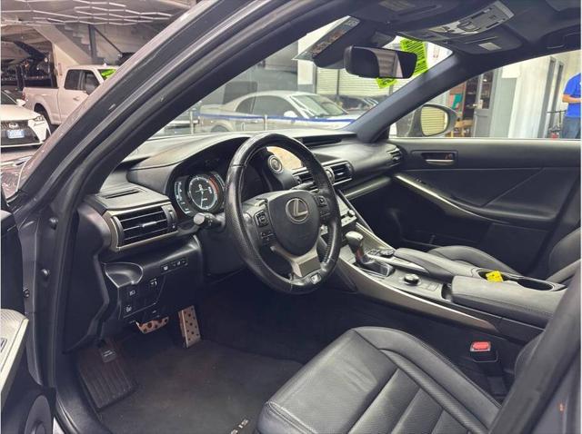 2017 Lexus IS 200t Base 4dr Sedan