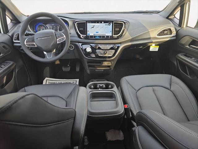 2027 Chrysler Pacifica PACIFICA SELECT AWD