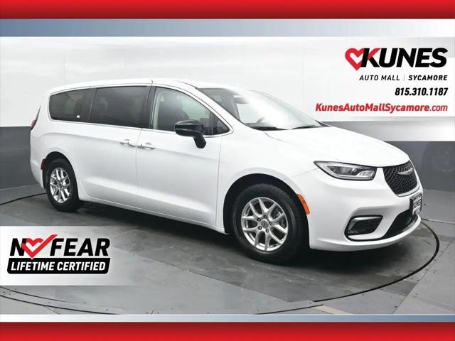 2024 Chrysler Pacifica Touring L for sale in Sycamore, IL