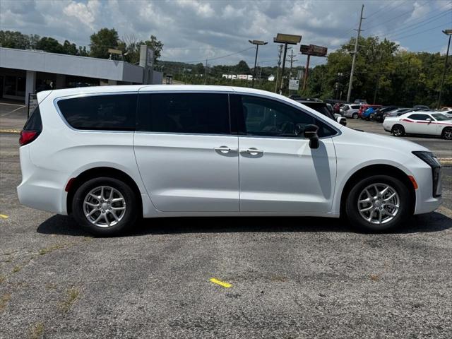 2027 Chrysler Pacifica PACIFICA SELECT