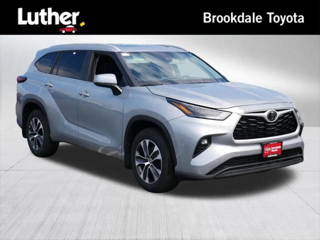 2025 Toyota Highlander XLE for sale in Brooklyn Center, MN