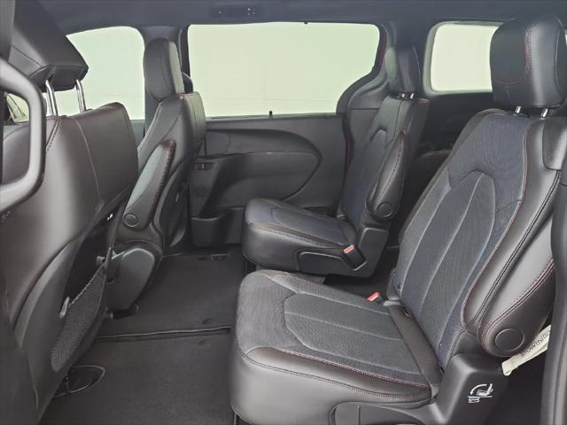 2027 Chrysler Pacifica Select AWD