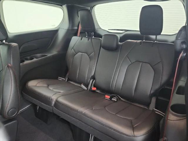 2027 Chrysler Pacifica Select AWD