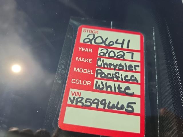 2027 Chrysler Pacifica Select