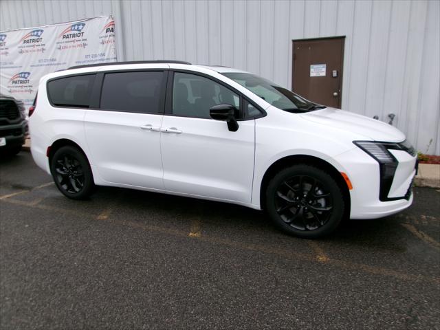 2027 Chrysler Pacifica Limited AWD