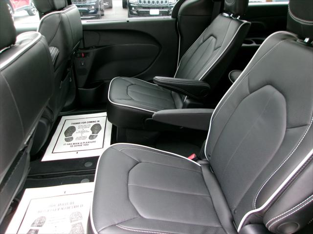 2027 Chrysler Pacifica Limited AWD