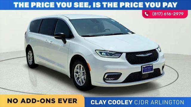 2025 Chrysler Pacifica Select for sale in Arlington, TX