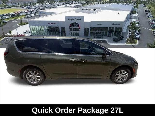 2027 Chrysler Pacifica Select