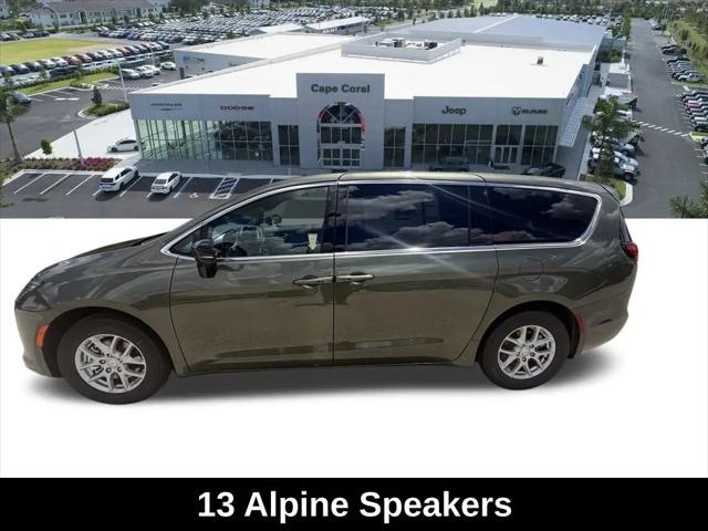 2027 Chrysler Pacifica Select