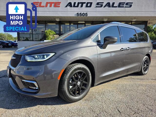 2021 Chrysler Pacifica Touring L for sale in Wichita, KS
