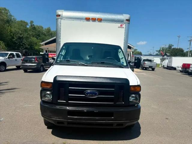 2009 Ford E-350 Cutaway E-350