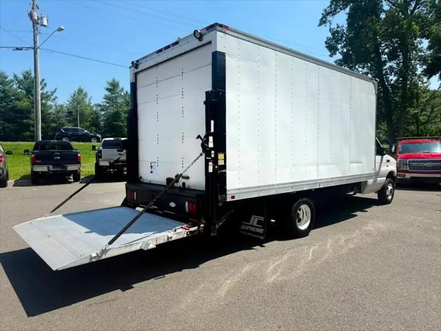 2009 Ford E-350 Cutaway E-350