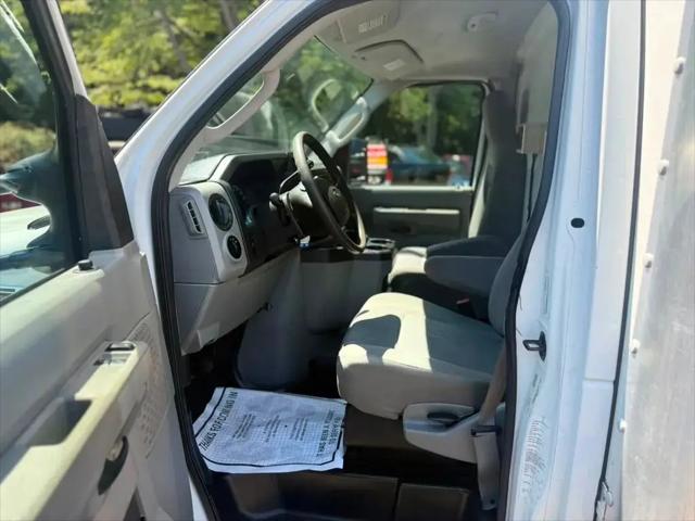2009 Ford E-350 Cutaway E-350