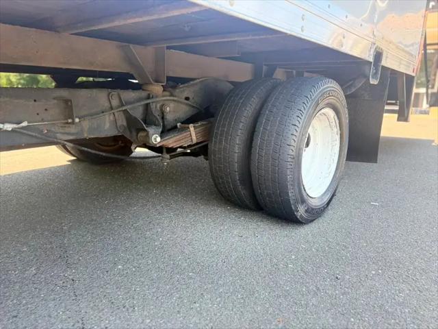 2009 Ford E-350 Cutaway E-350