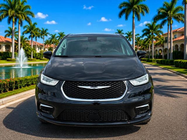 2023 Chrysler Pacifica Touring L for sale in Orlando, FL