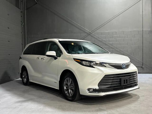 2021 Toyota Sienna XLE for sale in Danbury, CT