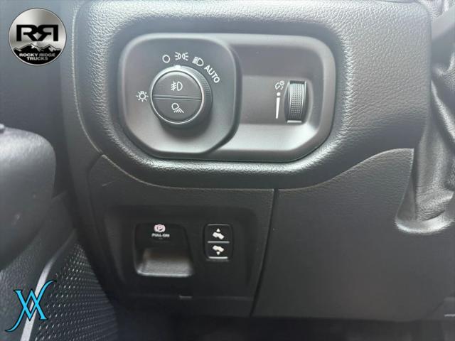 2021 Ram 1500 Big Horn Crew Cab 4x4 5'7" Box