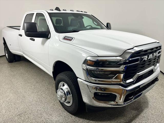 2026 RAM Ram 3500 RAM 3500 TRADESMAN CREW CAB 4X4 8 BOX