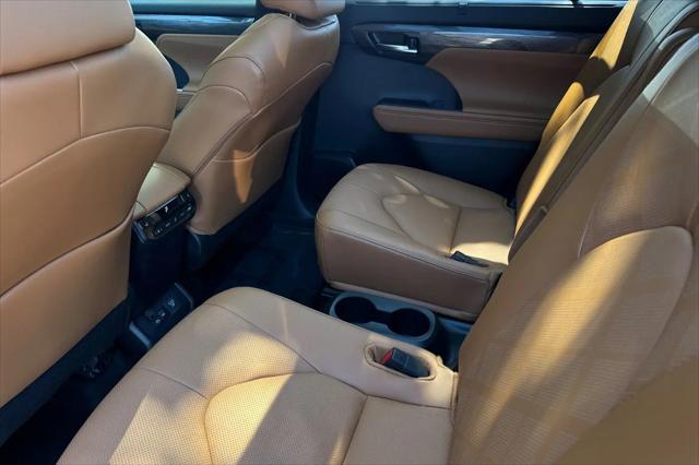 2026 Toyota Highlander Hybrid Platinum