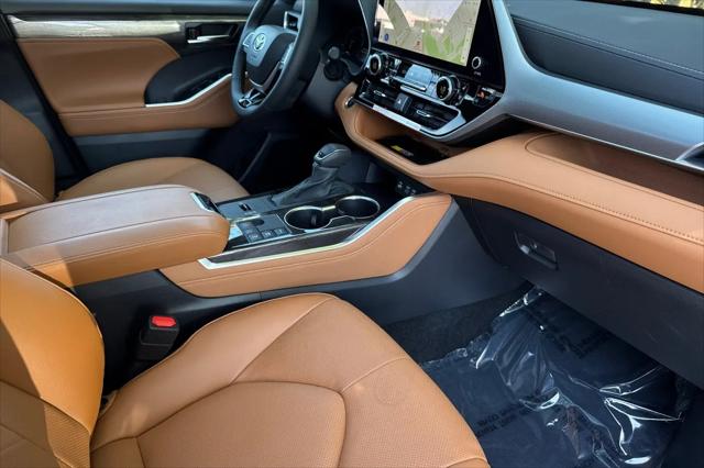 2026 Toyota Highlander Hybrid Platinum
