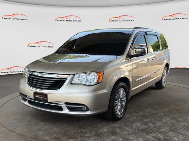 2015 Chrysler Town & Country Touring-L for sale in Little Ferry, NJ