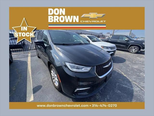 2023 Chrysler Pacifica Touring L for sale in St. Louis, MO